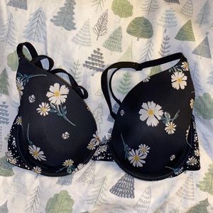 Victoria’s Secret pink wear everywhere T-shirt lightly lined bra size 32D